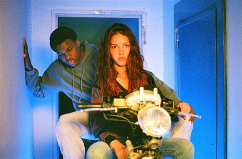 Durant sa courte existence, le cosmonaute soviétique iouri gagarine a marqué l'humanité en s'imposant comme le premier homme à avoir voyagé dans l'espace. Les Cinémas Aixois :: Comedie dramatique :: Gagarine