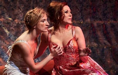 As últimas horas, o que correu mal e a primeira imagem do marido. As cenas eróticas de 'Boudoir', com Maria João Abreu e ...