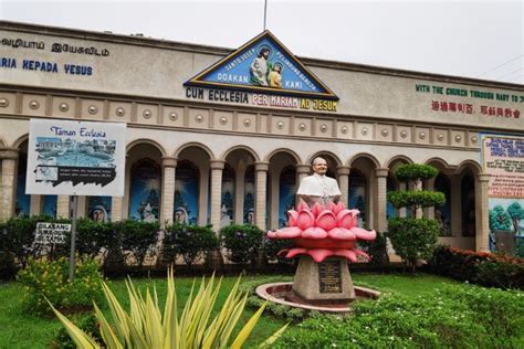 Olete jõudnud sellele lehele, sest see on kõige tõenäolisem otsin: Gereja Katolik dengan Bangunan Mirip Kuil Hindu di Medan
