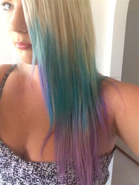 Hair chalk is the new hair coloring craze! Hair chalk! Blue and purple ombré. | Hair chalk, Long hair ...