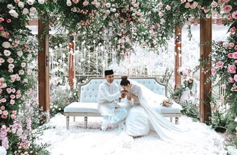 Pengalaman itu yang dihindari tuti, bukan nama sebenarnya, hingga ia dengan lantang menolak dinikahkan orang tuanya kala ia masih di bawah umur. 11 Foto Perkahwinan SM Faliq Nasimuddin Bersama Chryseis ...