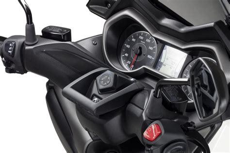 Zwar nicht ganz so sportlich, dafür um. B74F81A00000-CP-2 - Yamaha Roller X-MAX 400 ...