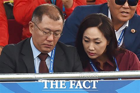 University of san francisco mba. TF포토 정의선, '부인 정지선 씨와 AG 양궁 관람' - 포토 > 기사 ...