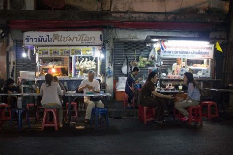 My suggestion is to try the dry version first to appreciate the noodle's texture. The best street food in Bangkok: Sukhumvit Soi 38 | Street ...