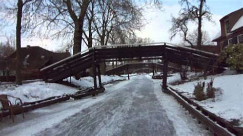 The town of giethoorn netherlands remained a little secret for years, actually century's, until a movie. Schaatsen door Giethoorn 2012.MP4 - YouTube