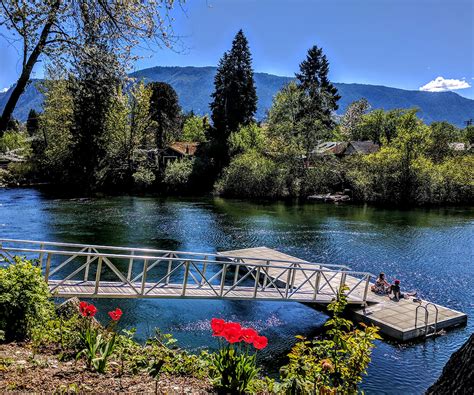 Poorboy's riverside inn in broussard draws thousands of locals and tourists to their doors annually. Gallery | Riverside Inn