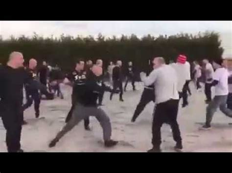 Feyenoord fans op den haag vak zorgen voor onrust ,feyenoord rotterdam hooligans fights den haag hooligans ,onrust in het. Hooligans van AZ en Feyenoord vechten op afspraak ...