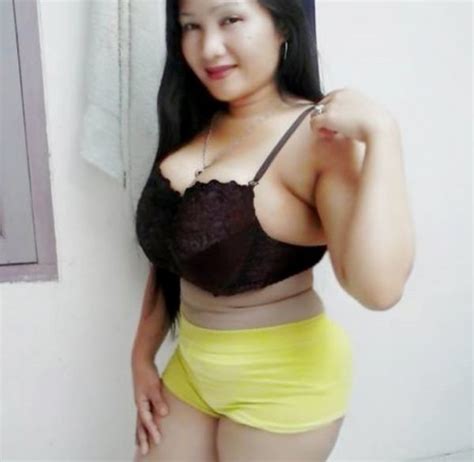 Tante cantik baju tidur transparan gak pakai bh & cd bikin tegang. Foto Pepek Tembem Rina Mulyani