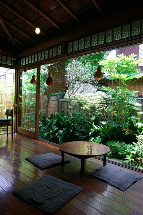 Screens are an indispensable part of japanese homes because they are often small and saving every inch of space is essential. Japanese style house interior - how to create a balanced ...