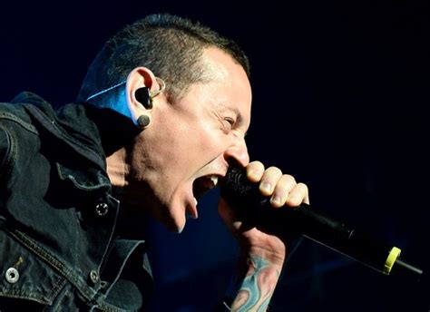 Qui trovi opinioni relative a morto cantante e puoi scoprire cosa si pensa di morto cantante. È morto suicida Chester Bennington, il cantante dei Linkin ...