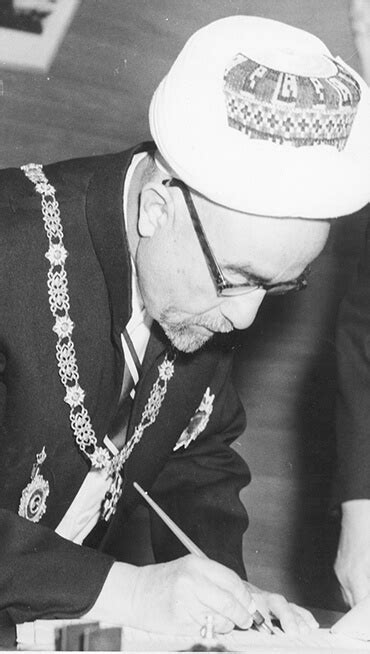هو الابن الأكبر للملك الراحل الحسين من زوجته الرابعة الملكة نور الحسين. جلالة المغفور له الملك المؤسس عبدالله بن الحسين المعظم ...