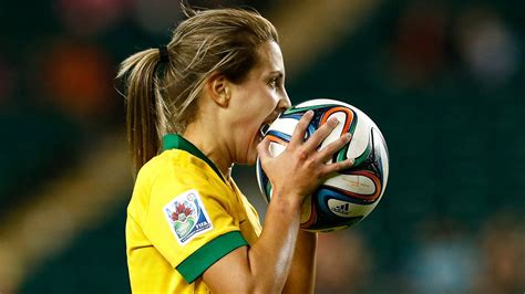 Pia, técnica da seleção feminina, esbanja carisma cantando alceu valença. FUTEBOL FEMININO: JOGADOR TRANS É QUESTÃO DE TEMPO ...