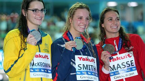 Her dad passed away during the pandemic. Lakeville teen Regan Smith wins title at world swimming ...