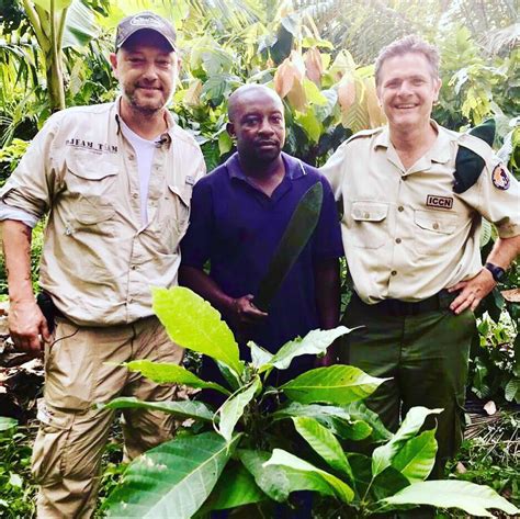 Daar heeft persoone, samen met enkele organisaties, een. Dominique Persoone start chocoladefabriek in Virungapark ...