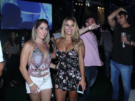 Jun 14, 2021 · paula amorim, do no limite, e breno simões ficam noivos três anos após se conhecerem no bbb18; EGO - Daniele Hypolito e Jade Barbosa, decotadas, curtem ...