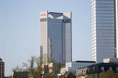 Trianon is currently owned and used by the investment company deka as their headquarters. Trianon-Hochhaus: Bundesbank macht sich in Frankfurter ...