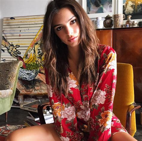 Banyak warganet penasaran terhadap instagram felly zen, namun sayangnya semua foto instagram tersebut sudah menghilang termasuk juga dengan foto profilnya. #instababe: Emily Ratajkowski