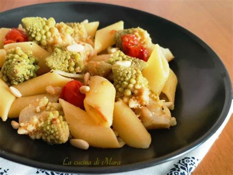 Toss the broccoli to coat with the oil. Pasta con broccolo romano, pomodorini e pinoli - La cucina ...