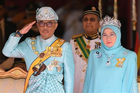 The mosque is considered one of the most important mosques in singapore. Sultan Abdullah Ri'ayatuddin sworn in as the 16th King of ...
