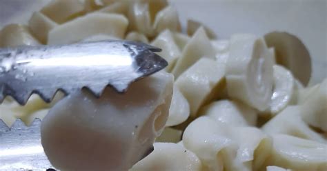 Utk dptkan kulit laksam yang lembut sedap make sure air dlm adunan banyak ye sampai. Laksam Terengganu
