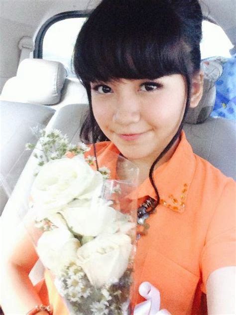 She won 22 grammy awards and sold more than 100 million recordings. Supporteens Official: Biodata 9 personil Teenebelle