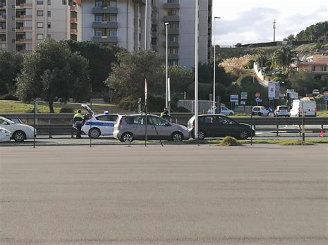 Un giovane ha perso la vita nel pomeriggio al brotzu di cagliari in seguito all'incidente stradale avvenuto a capoterra capoterra. Cagliari, tamponamento sull'Asse Mediano: traffico in tilt ...