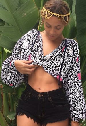 Share with your friends copy link. Beyoncé Flashes Breasts: Singer Faces Backlash After Skimpy Instagram Picture