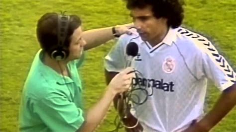 Sommeren 1985 var hugo sánchez ønsket av både barcelona og real madrid, men hovedpersonen selv ønsket kun å spille for los blancos. HUGO SANCHEZ GLORIAS BLANCAS DEL REAL MADRID - YouTube