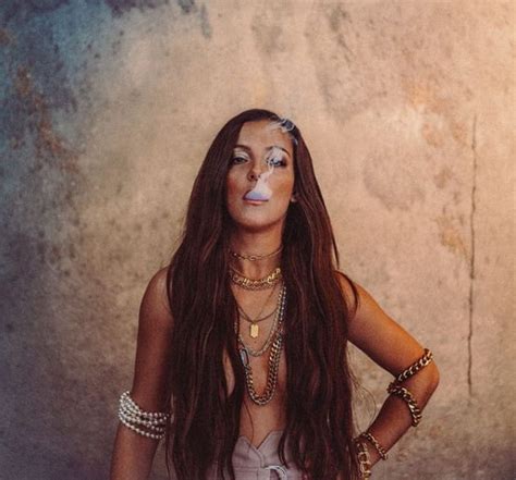 Camille Lellouche seins nus, l'artiste enflamme Instagram