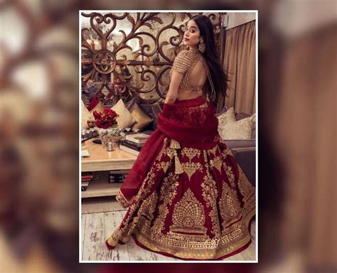 Bollywood star janhvi kapoor is elder daughter of late sridevi kapoor. 5 Lehengas From Janhvi Kapoor's Closet For Women Who Like ...