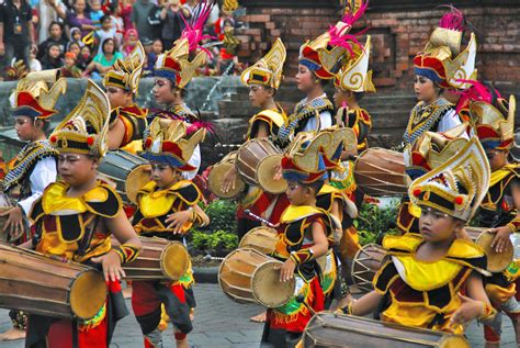 Bhinneka tunggal ika adalah moto atau semboyan bangsa indonesia yang tertulis pada lambang negara indonesia, garuda pancasila. Tabuh Bhinneka Tunggal Ika | Ya, saya inBaliTimur | Flickr