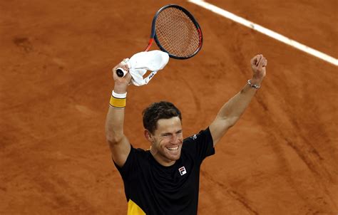 Pero el tenista argentino se encargó de achicar la distancia con humor. Diego Schwartzman is na slijtageslag tegen Dominic Thiem ...