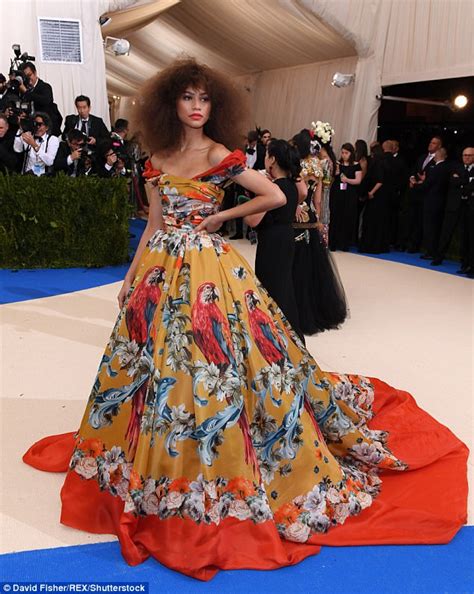 Dolcemodz star orange nip slip : Zendaya suffers a mini nip-slip at Met Gala after party ...