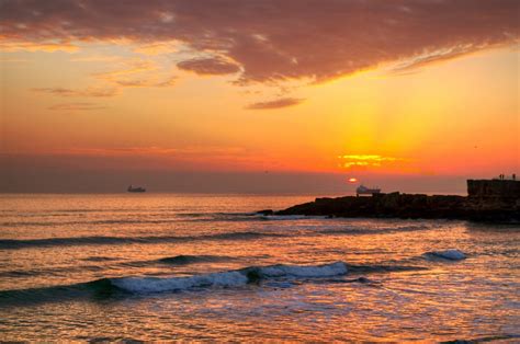 A praia de são pedro do estoril possui uma língua de areal extensa, situada na base de uma falésia. Ex-Unisys Portugal: Tertúlia na Praia de S. Pedro do Estoril