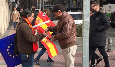 Pedro sánchez estará el domingo en acto electoral en santander mientras se produce la manifestación de colón en la que se pedirá la unidad de españa. Directo en Colón: miles de ciudadanos exigen elecciones a ...