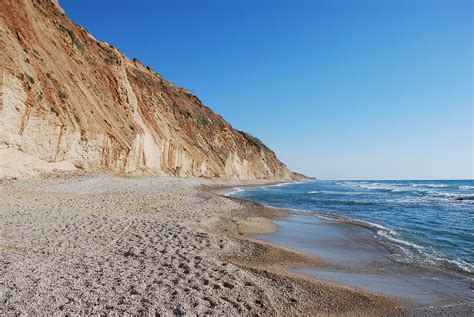 Tel aviv beaches are the centre of attraction for tel aviv residents and of course tourists, from the early hours of the morning joggers fill the promenade and by the late night they are exchanged by the. Best Beaches In Israel | Secret Tel Aviv