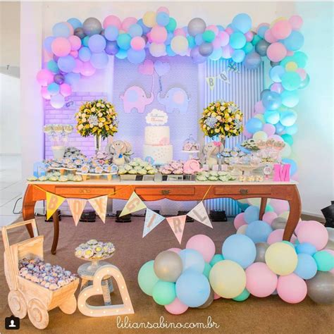 En esta fiesta, no pueden faltar las galletitas, los cupcakes, la decoración y los juegos. @maeefilhadecor