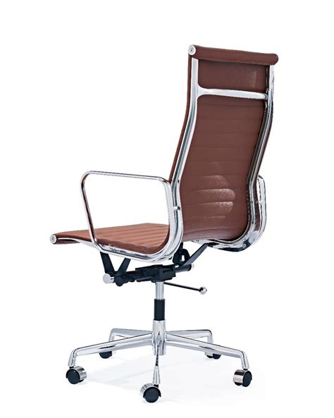 Kostenlose lieferung für viele bürodrehstuhl designer drehstuhl chefsessel pantera classiccarseat 212621. POP Bürostuhl EA119 Cognac Leder | POPfurniture.com