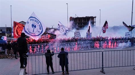 Anunțul a fost făcut luni de echipa patronată de adrian mititelu. Suporterii lui FC "U" Craiova, mesaj clar pentru jucători ...