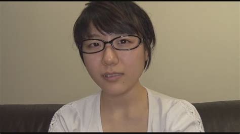 ショートヘアが可愛いムチムチ巨乳地味子 いずみ 21歳 書店 ...