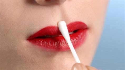 Here is how to apply a pencil eyeliner with ease! Makeup Madness: 10 Wonderful Beauty Uses for Q-Tips
