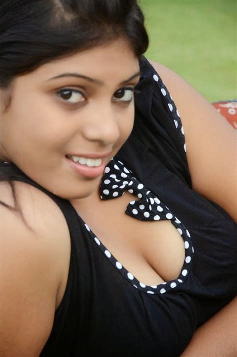 Kannada actress roopa hot navel photos in saree. upcoming actress Haritha hot clevage and navel show stills - Low Hip Saree Aunty