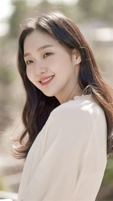 She had to take a break from acting to complete her education and came. KIM GO EUN | Gadis cantik, Selebritas, Aktris