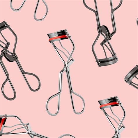 Vega eyelash curler is the finest eyelash curler available, featuring extra sturdy construction and smooth opening and closing action. Common Mistakes People Make While Curling Their Eyelashes ...