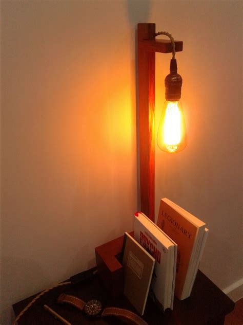 Vintage Light --- โคมไฟตั้งโต๊ะจากเสาไม้เก่า - Pantip
