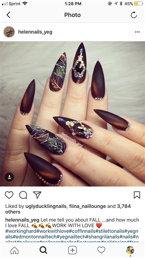 Uñas negras decoradas con plateado. Pin de Dul Avila en Maquillaje | Uñas negras, Diseños de uñas y Uñas