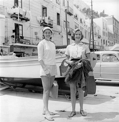 Her first husband was petter linstrom with whom she had a daughter pia. The actress Ingrid Bergman and her daughter Pia Lindstrom ...