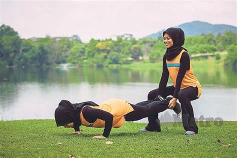 Pergerakan tekan tubi sangat sinonim dan sangat dekat dengan kita semenjak kitakecil lagi. Senaman berpasangan lebih berkesan METROTV | Harian Metro