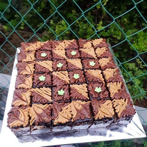 This cake is made by mixing broken marie biscuits combined with a chocolate sauce or runny custard made with. Pin on kek batik