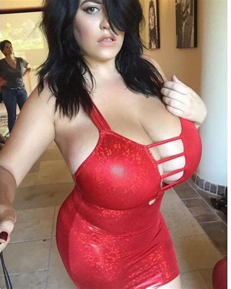 Chubby housewife hanna masturbates at home. Pin on Busty Dolls